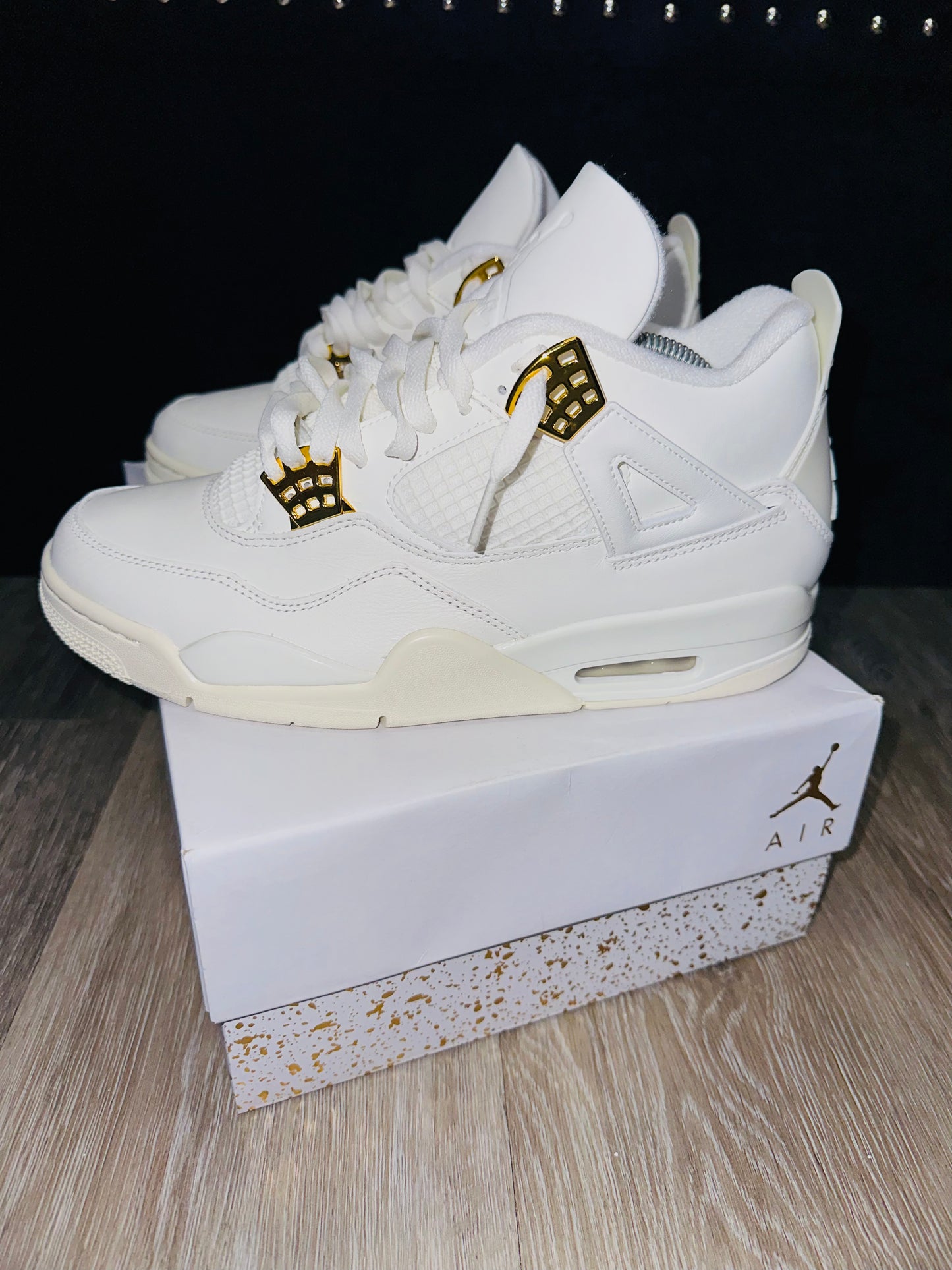 Jordan 4 Retro Dorado Metalizado